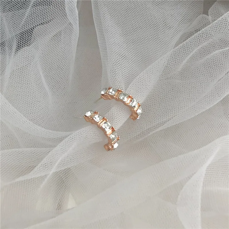 S925 Silver Needle Exquisite Fashion Temperament Gold Half Circle Geometry C Shaped Zircon Stud Earrings For Women Wedding Gift
S925 Silver Needle Exquisite Fashion Temperament Gold Half Circle Geometry C Shaped Zircon Stud Earrings For Women Wedding Gift