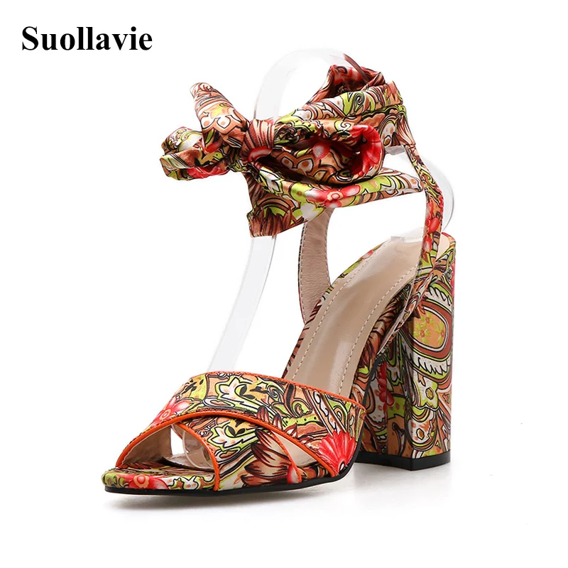 2019 new print high heels sandals women satin floral pattern ankle strap 10cm cross tied Bohemian style brand shoes size 4-9
2019 new print high heels sandals women satin floral pattern ankle strap 10cm cross tied Bohemian style brand shoes size 4-9