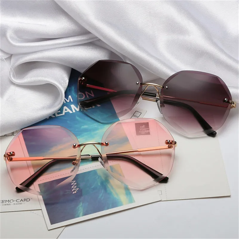 1PCS Newest Cool Polygon Shaped Hexagon Fashion Women's Ocean Sheet UV Protection Eyewear Sun Glasses UV400
1PCS Newest Cool Polygon Shaped Hexagon Fashion Women's Ocean Sheet UV Protection Eyewear Sun Glasses UV400