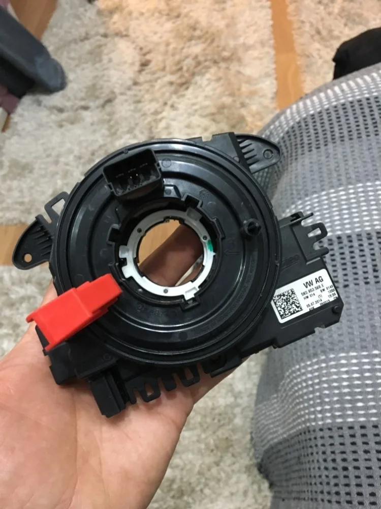 V.W OEM MFSW MF STEERING WHEEL MODULE Cruise control Module 5K0 953 569E 5K0 953 569 E 5k0.953.569.e Fit For golf mk6 R
V.W OEM MFSW MF STEERING WHEEL MODULE Cruise control Module 5K0 953 569E 5K0 953 569 E 5k0.953.569.e Fit For golf mk6 R
