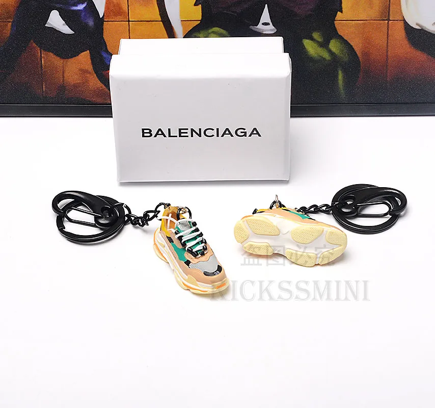 dropshipping Balenciage sneaker keychains doll accessory keychain 1/6 SCALE 3D Mini Shoe Sneaker JORDAN keychain
dropshipping Balenciage sneaker keychains doll accessory keychain 1/6 SCALE 3D Mini Shoe Sneaker JORDAN keychain