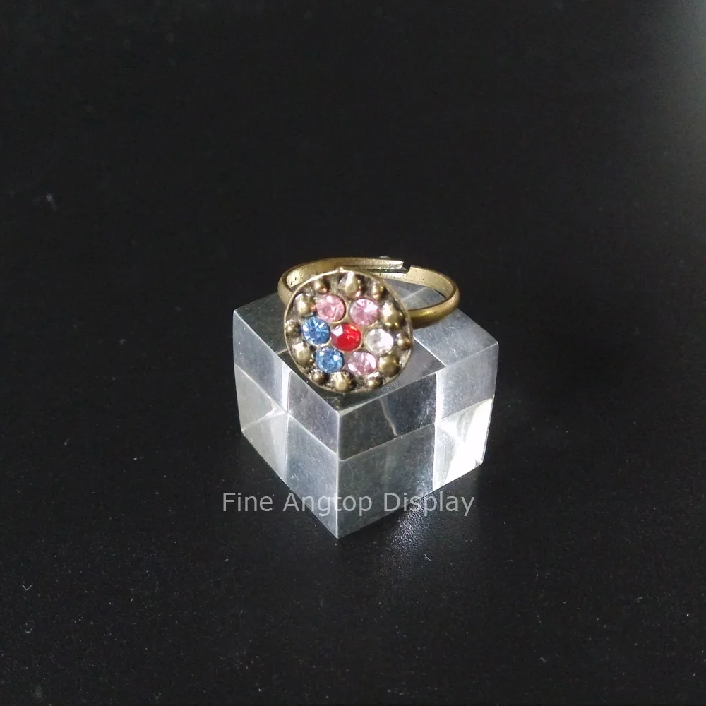 Clear small size acrylic ring holder jewelry display block for retail show 30x30x30mm
Clear small size acrylic ring holder jewelry display block for retail show 30x30x30mm