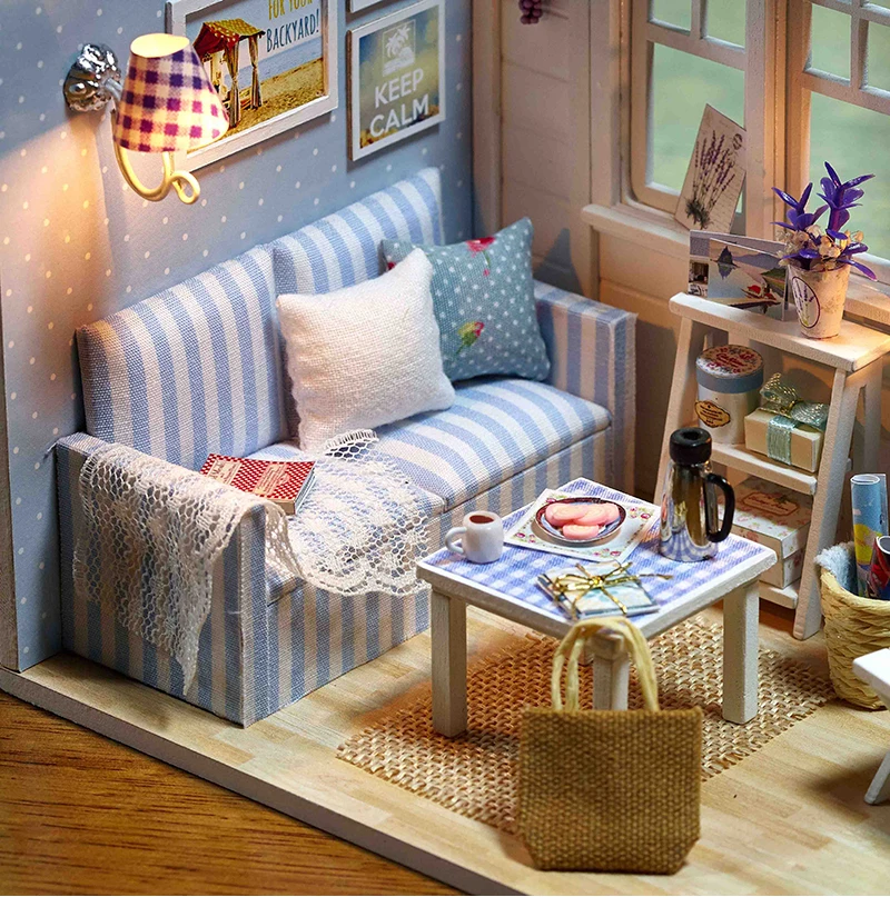 Puidust miniatuurne möbleeritud nukumaja tuba meisterdamiseks