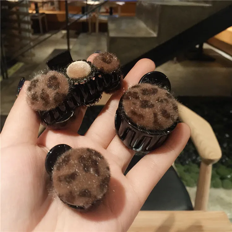 Fashion Girl Leopard Print mini Hair Claws Beam Hairpin Women Hair Accessories Beauty Hair Crab Clamp Headwear small Hair Clip
Fashion Girl Leopard Print mini Hair Claws Beam Hairpin Women Hair Accessories Beauty Hair Crab Clamp Headwear small Hair Clip