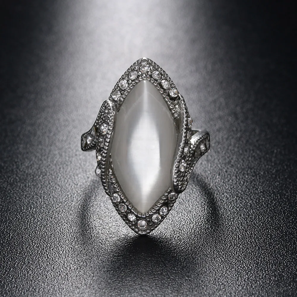 1 PCs Fashion Bohemia Vintage Silver Plated White Opal Crystal Big Oval Ring For Women Gift Promise Jewelry Retro Band Rings
1 PCs Fashion Bohemia Vintage Silver Plated White Opal Crystal Big Oval Ring For Women Gift Promise Jewelry Retro Band Rings