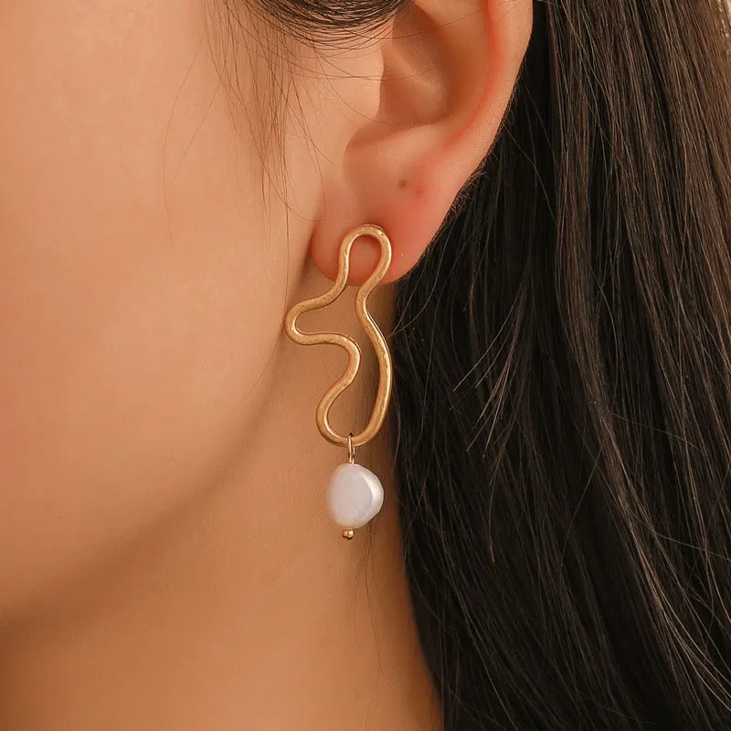2019 Trendy Korea Design Metal Gold Geometric Irregular Natural Imitation Pearl Stud Earrings for Women Girl Gift
2019 Trendy Korea Design Metal Gold Geometric Irregular Natural Imitation Pearl Stud Earrings for Women Girl Gift