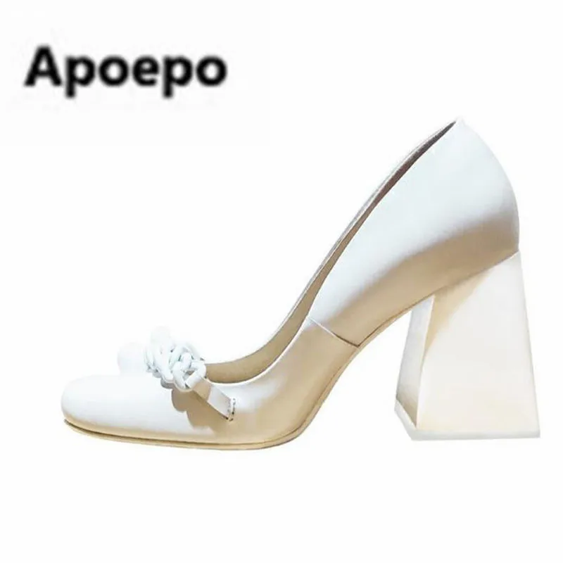 Newest white leather shoes women chain decor shallow square heels high heels pumps shoes Vintage dress shoes high quality 2018 
Newest white leather shoes women chain decor shallow square heels high heels pumps shoes Vintage dress shoes high quality 2018
