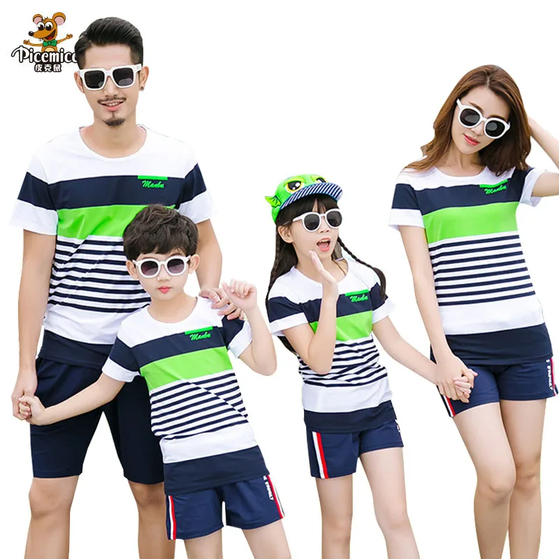 Matching Family Clothing Fashion Mother Daughter Clothes Striped T shirt Shorts Family Matching Outfits Father Son Clothes Set
Matching Family Clothing Fashion Mother Daughter Clothes Striped T shirt Shorts Family Matching Outfits Father Son Clothes Set