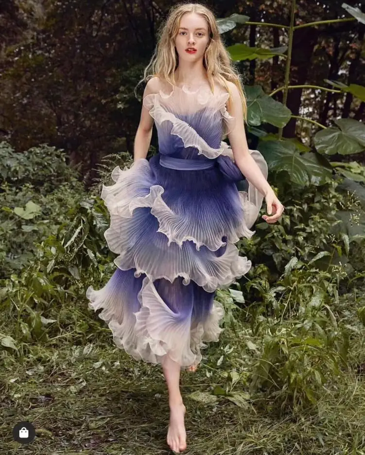 Runway Dress Women Sexy Gradient Pleated Dress Ladies Designer Elegant Long Party Dress Vestido de fiesta 2019
Runway Dress Women Sexy Gradient Pleated Dress Ladies Designer Elegant Long Party Dress Vestido de fiesta 2019