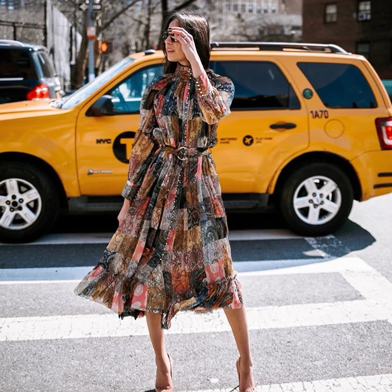100% Silk New Women's Metal Button Printing Color Matching Standing Collar Long Sleeve Ruffle Retro Dress
100% Silk New Women's Metal Button Printing Color Matching Standing Collar Long Sleeve Ruffle Retro Dress