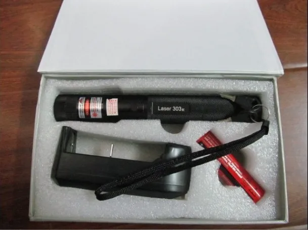 Powerful 300000m 30W 532nm Focusable Green laser pointer Flashlight Light Laser Torch Burning Matches Burn cigarettes+Changer
Powerful 300000m 30W 532nm Focusable Green laser pointer Flashlight Light Laser Torch Burning Matches Burn cigarettes+Changer