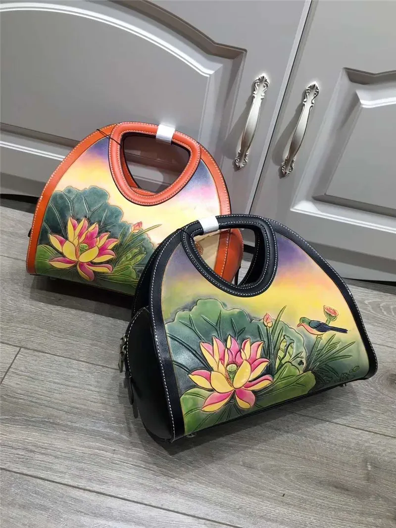 DIOLEVY Handmade leather shoulder bag Italian taned leather hand carved flower pattern bag half moon women handbag
DIOLEVY Handmade leather shoulder bag Italian taned leather hand carved flower pattern bag half moon women handbag