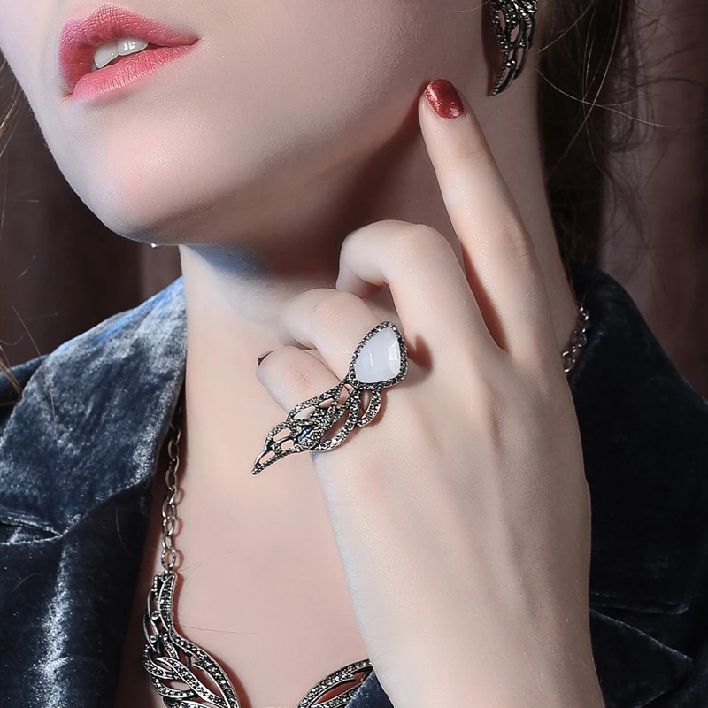 Resin Geometric Imitation Gemstone Retro Party Ring 2018 New Design Women Crystal Wing Ring Fashion Jewelry
Resin Geometric Imitation Gemstone Retro Party Ring 2018 New Design Women Crystal Wing Ring Fashion Jewelry