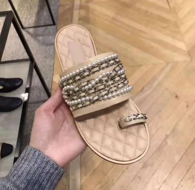 2019 Summer New String Bead Chains Decoration Women Slippers Flat Outside Beach Lady Slides
2019 Summer New String Bead Chains Decoration Women Slippers Flat Outside Beach Lady Slides