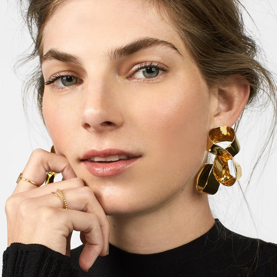 JUJIA Chic Style Punk Gold Alloy Earrings For Women Geometric Stud Earring Statement Jewelry Wholesale
JUJIA Chic Style Punk Gold Alloy Earrings For Women Geometric Stud Earring Statement Jewelry Wholesale