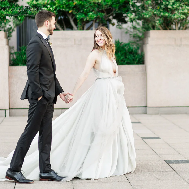 Deep V-Neck Dark Ivory Wedding Dresses Plunging Back Tulle Boho Bridal Gowns Romantic Rpbe de soriee DW003
Deep V-Neck Dark Ivory Wedding Dresses Plunging Back Tulle Boho Bridal Gowns Romantic Rpbe de soriee DW003