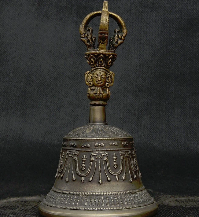 6" Old China Tibetan Buddhism Temple Bronze Tara Guan yin Head Buddha Small Bell
6" Old China Tibetan Buddhism Temple Bronze Tara Guan yin Head Buddha Small Bell