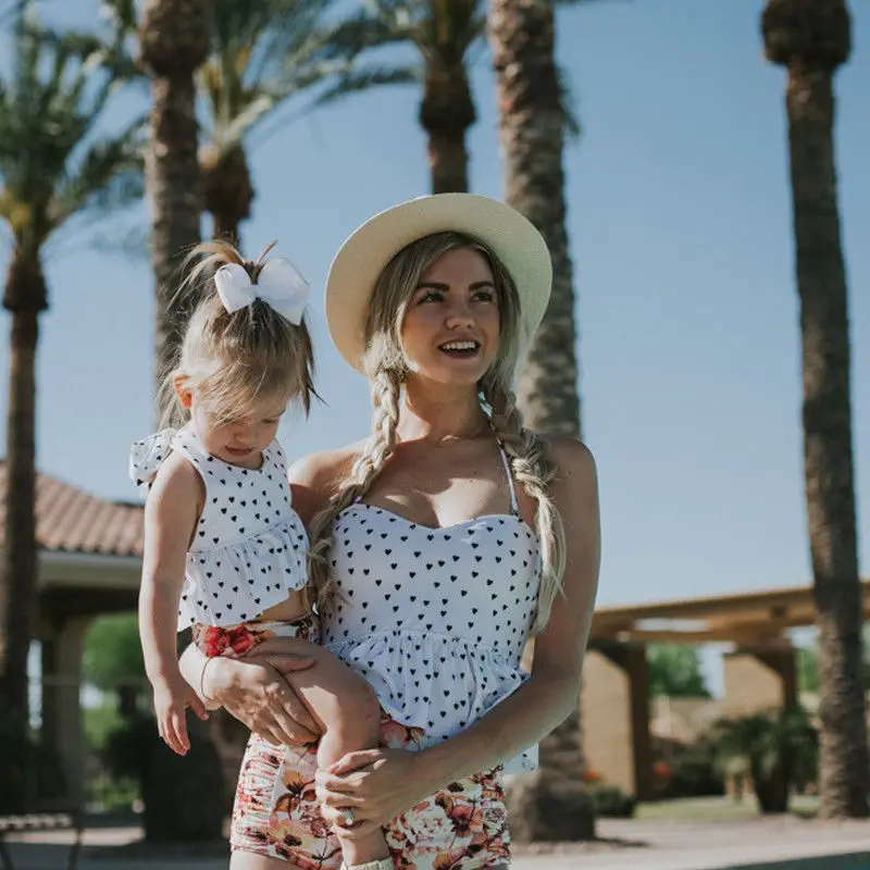 2018 Brand New Sweet Family Matching Sets Swimwear Mother Baby Girls 2 Style Floral Dot Print Vest Tops Shorts Bikini Sets 2PCS
2018 Brand New Sweet Family Matching Sets Swimwear Mother Baby Girls 2 Style Floral Dot Print Vest Tops Shorts Bikini Sets 2PCS