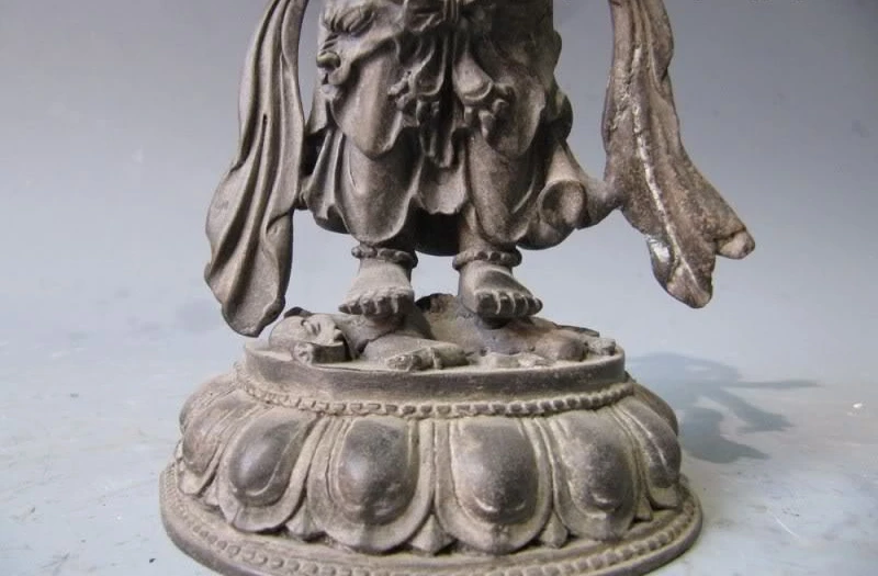 8.5"Tibet Buddhism Pure Bronze Copper Carved Vajrapani Buddha Statue
8.5"Tibet Buddhism Pure Bronze Copper Carved Vajrapani Buddha Statue