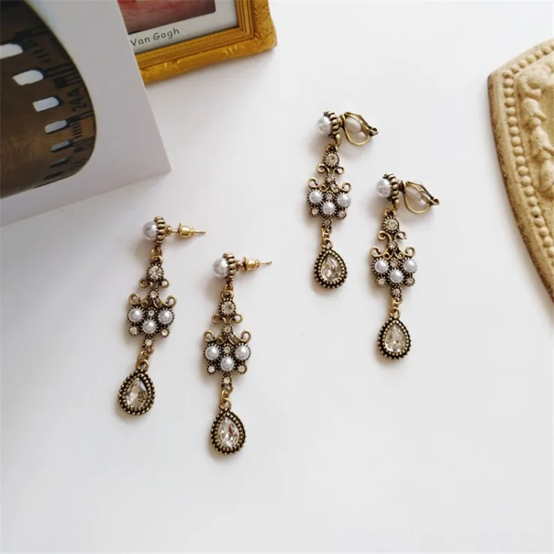 New personality wild pearl flower rhinestone simple fairy temperament earrings Korea trend no ear piercing ear clip
New personality wild pearl flower rhinestone simple fairy temperament earrings Korea trend no ear piercing ear clip
