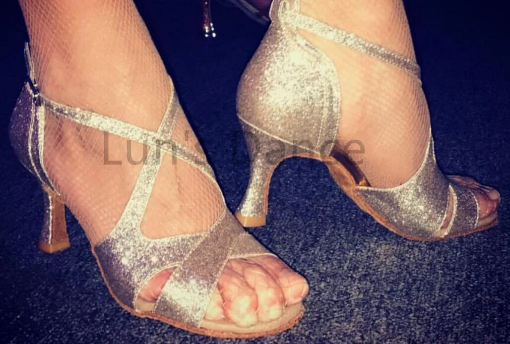 Sexy Sparkly Silver Glitter Latin Salsa Ballroom Dance Shoes High Heels Salsa Dancing Shoes Latin Wedding Dance Shoes
Sexy Sparkly Silver Glitter Latin Salsa Ballroom Dance Shoes High Heels Salsa Dancing Shoes Latin Wedding Dance Shoes