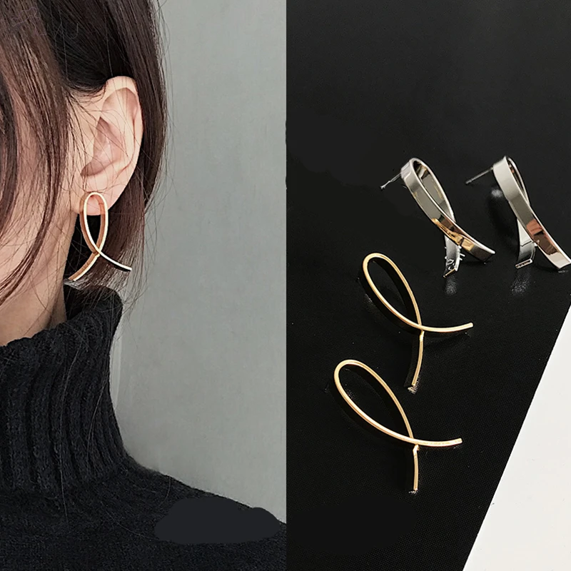 AOMU Korea Minimalist style Cross Smooth Line Metal Gold Silver Geometric Fish Shaped Stud Earrings for Woman Girl New Year Gift
AOMU Korea Minimalist style Cross Smooth Line Metal Gold Silver Geometric Fish Shaped Stud Earrings for Woman Girl New Year Gift