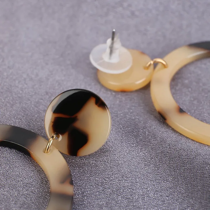New Fashion Leopard Earrings Acetate Earrings Personality Atmosphere Exaggerated Edition Geometric Round Brown Acrylic Earrings
New Fashion Leopard Earrings Acetate Earrings Personality Atmosphere Exaggerated Edition Geometric Round Brown Acrylic Earrings