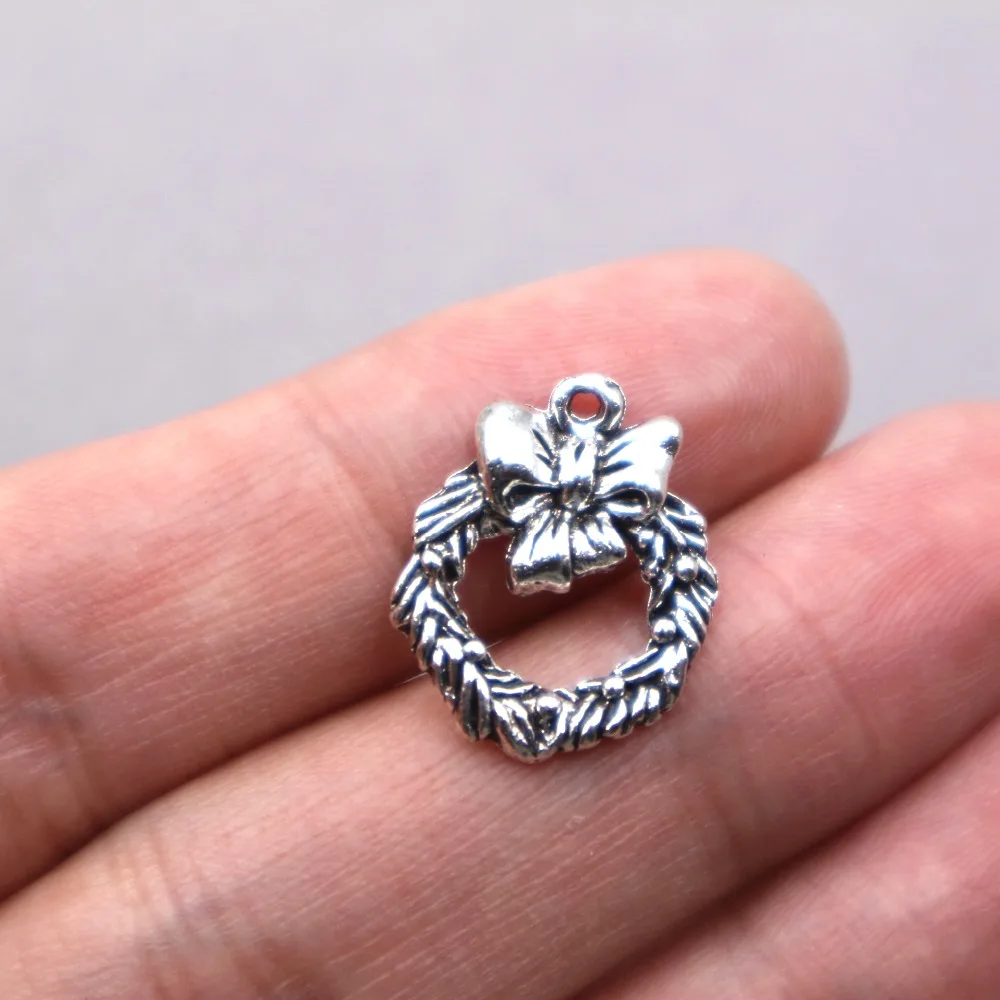 15Pcs Antique Silver Tone Christmas wreath charms for Jewelry Accessories Making 20*15.5mm
15Pcs Antique Silver Tone Christmas wreath charms for Jewelry Accessories Making 20*15.5mm