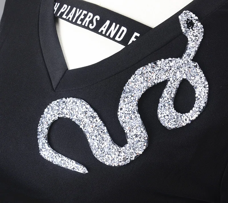 serpentine motif 5pcs/lot hotfix rhinestones heat transfer iron on patches strass crystal applique for garment hat bag decora
serpentine motif 5pcs/lot hotfix rhinestones heat transfer iron on patches strass crystal applique for garment hat bag decora