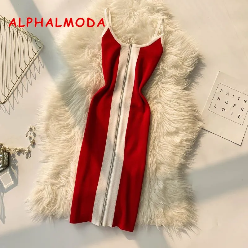 European and American Wind Suspender Skirt 2019 New Colour-impact Knitted Skirt Zipper Design Sexy Buttock Dress 2019 New Style
European and American Wind Suspender Skirt 2019 New Colour-impact Knitted Skirt Zipper Design Sexy Buttock Dress 2019 New Style