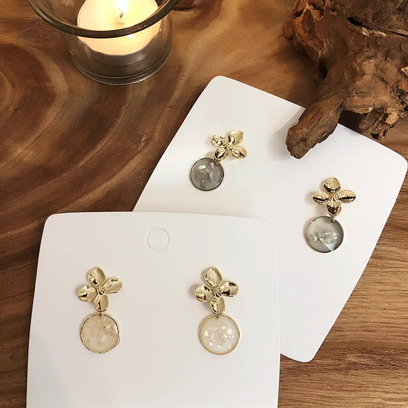 AOMU New Korean Metal Gold Flower Transparent White Gray Acrylic Shell Glass Sequin Stud Earrings for Women Girls Gifts Wedding
AOMU New Korean Metal Gold Flower Transparent White Gray Acrylic Shell Glass Sequin Stud Earrings for Women Girls Gifts Wedding