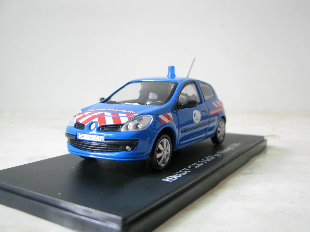 ELI GOR 1:43 RENAULT Clio 2015 boutique alloy car toys for children kids toys Model gift original box freeship
ELI GOR 1:43 RENAULT Clio 2015 boutique alloy car toys for children kids toys Model gift original box freeship