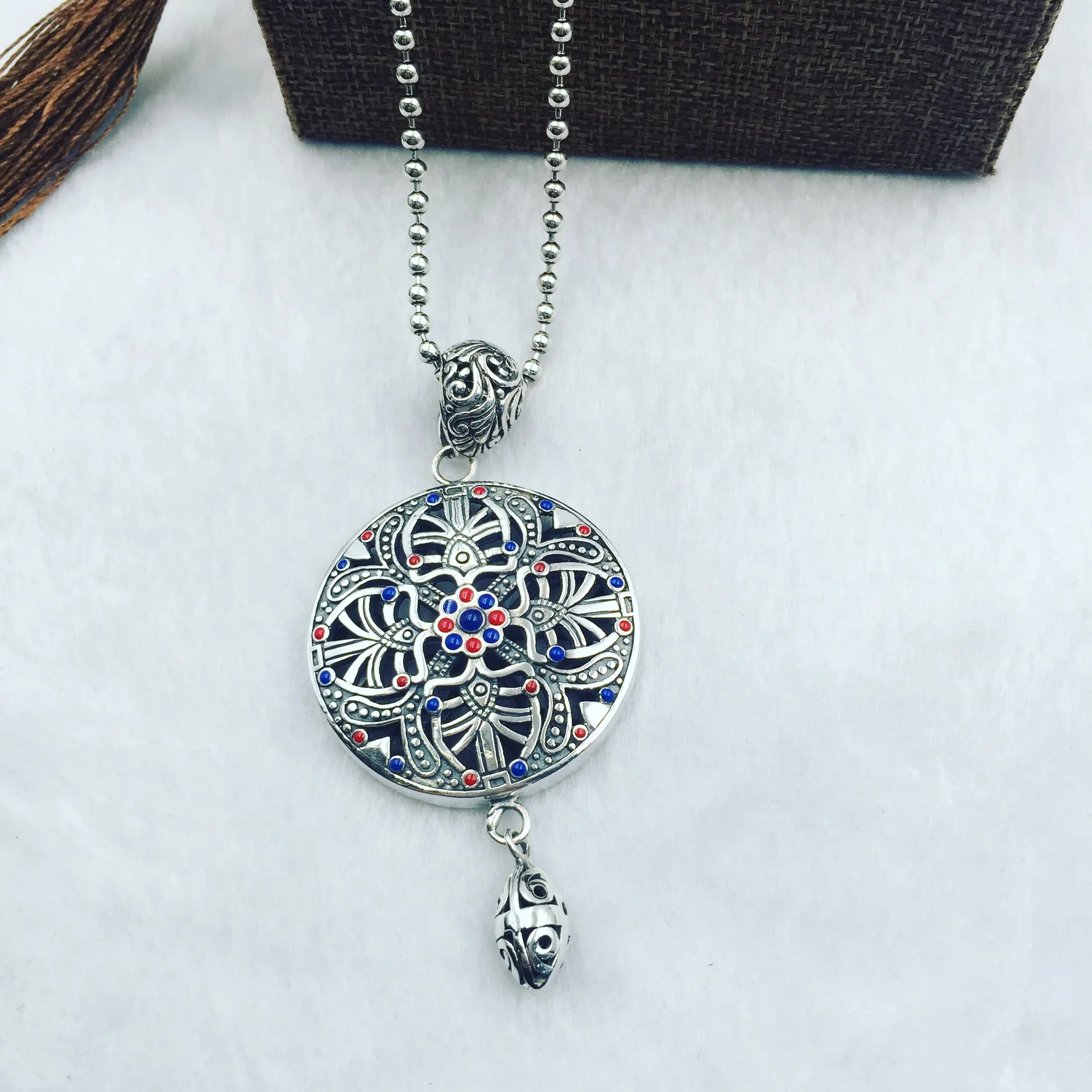 The ancient Thai authentic folk style Sterling Silver S925 Silver Silver Epoxy sweater factory direct
The ancient Thai authentic folk style Sterling Silver S925 Silver Silver Epoxy sweater factory direct