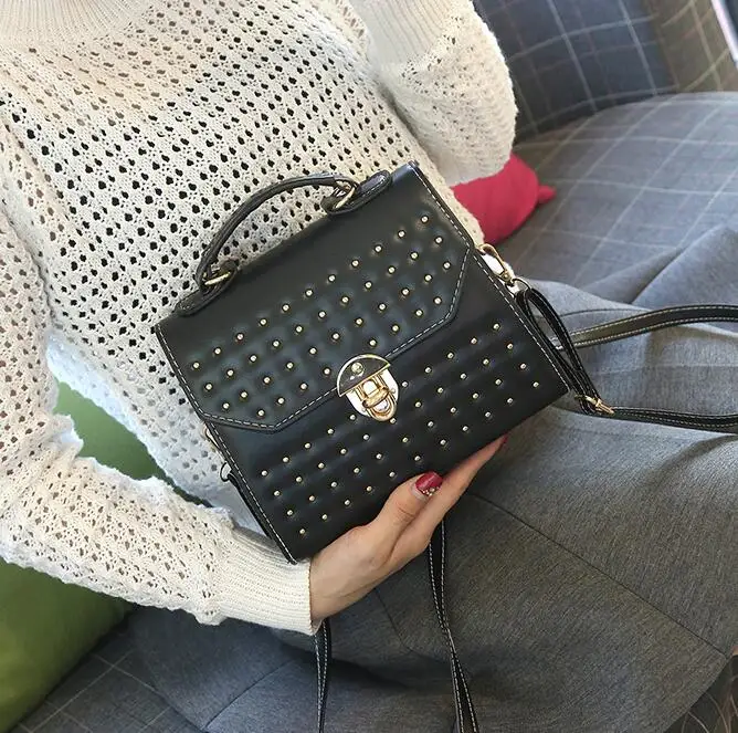 2016 summer new retro messenger bags handbag fashion rivets latch PU leather handbag quality women bag messenger bag
2016 summer new retro messenger bags handbag fashion rivets latch PU leather handbag quality women bag messenger bag