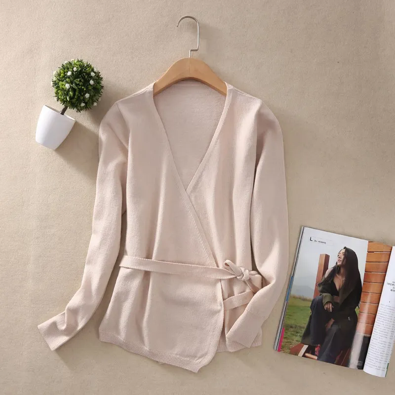 2017 Spring NEW thin Wool Cardigan short section with knitted Cardigan women outside the ride long sleeves Sweater Slim jackets
2017 Spring NEW thin Wool Cardigan short section with knitted Cardigan women outside the ride long sleeves Sweater Slim jackets