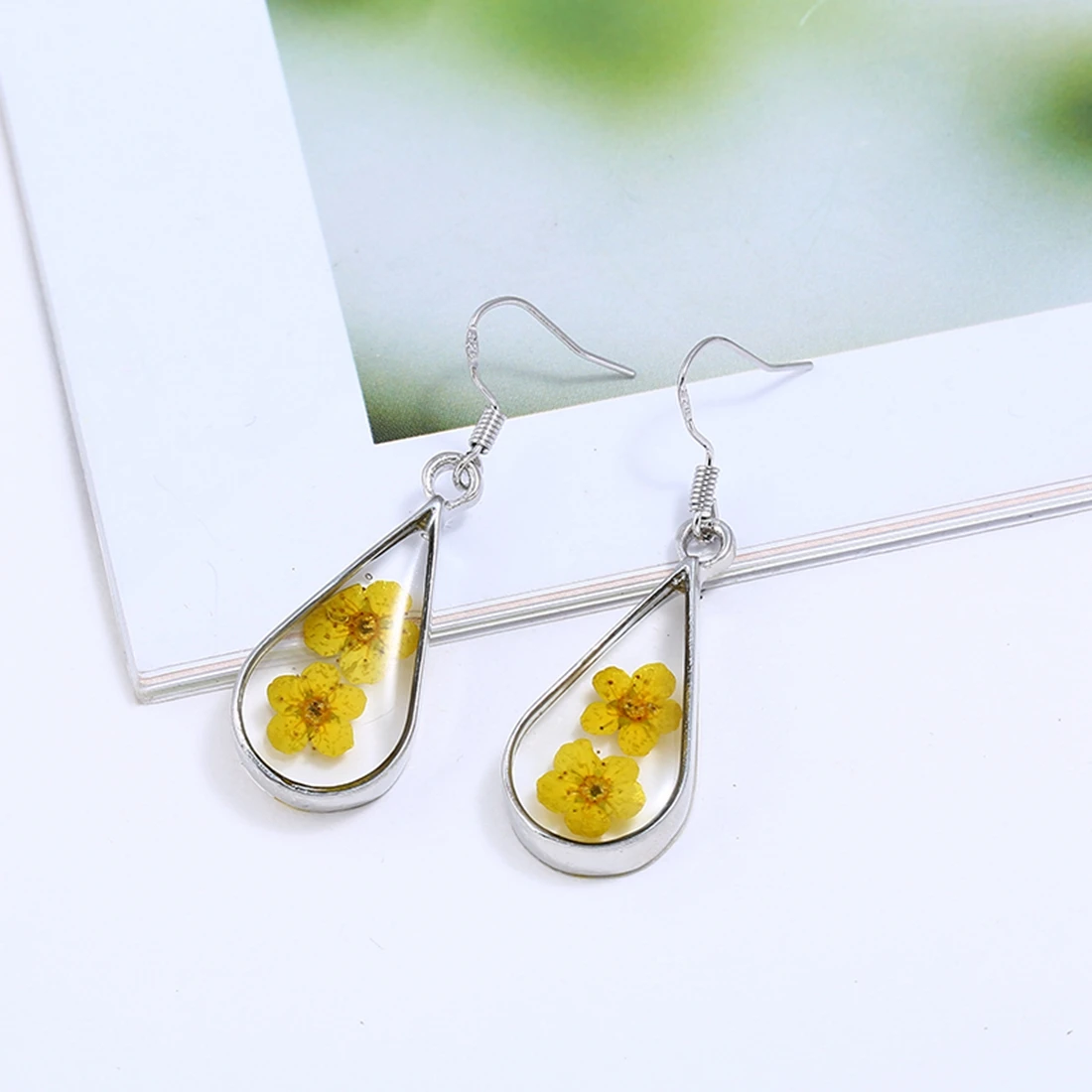 Handmade Colorful Dried Flowers Decoration Resin Earrings Crystal Water Drop Style Cute Earrings For Women Jewelry
Handmade Colorful Dried Flowers Decoration Resin Earrings Crystal Water Drop Style Cute Earrings For Women Jewelry