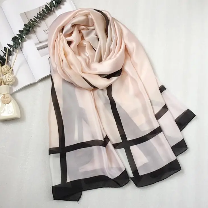 Spring and autumn new scarf wild print scarf shawl dual-use ladies sunscreen imitation silk towel beach towel A01
Spring and autumn new scarf wild print scarf shawl dual-use ladies sunscreen imitation silk towel beach towel A01