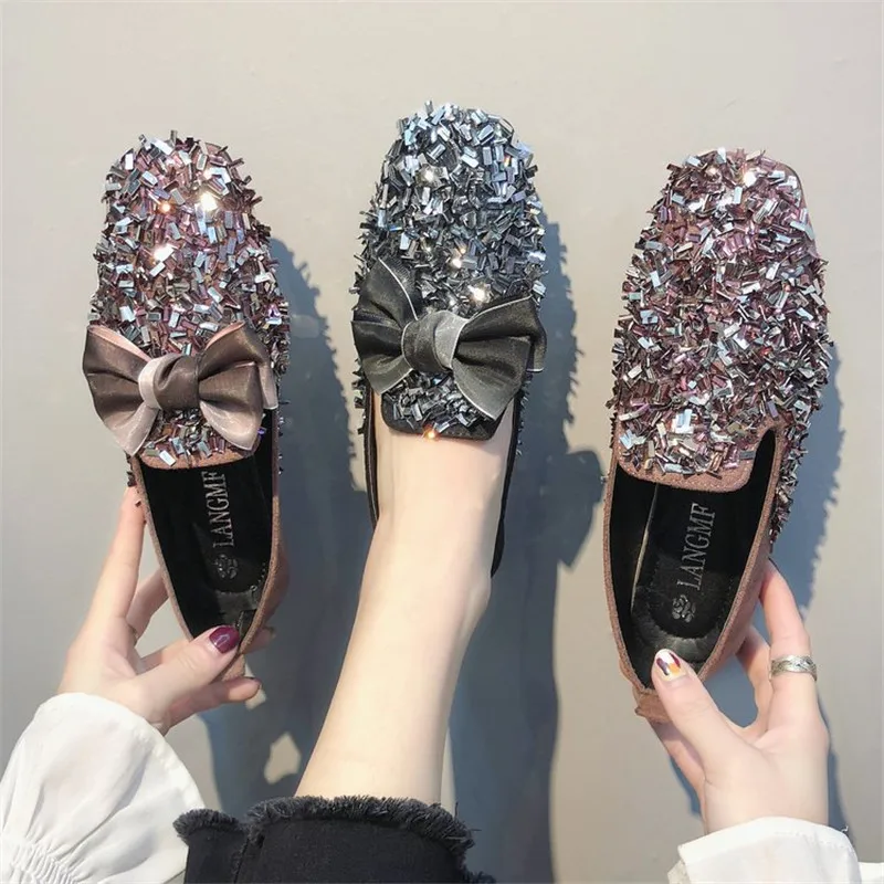 Designer Crystal bling Woman Big Size Flat Slip On Shoes Elegant Comfortable Lady Fashion Rhinestone Women Soft Girl Shoes 2019
Designer Crystal bling Woman Big Size Flat Slip On Shoes Elegant Comfortable Lady Fashion Rhinestone Women Soft Girl Shoes 2019