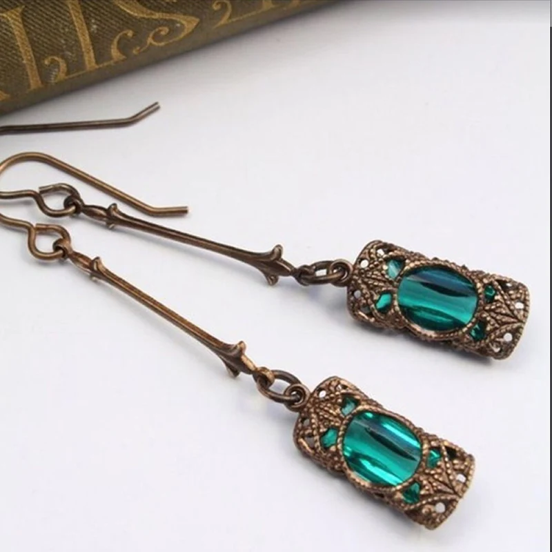 Vintage Bronze Engraving Pattern Flower Crystal Tassel Earrings for Women Blue Zircon Dangle Earring Boho Wedding Gothic Jewelry
Vintage Bronze Engraving Pattern Flower Crystal Tassel Earrings for Women Blue Zircon Dangle Earring Boho Wedding Gothic Jewelry