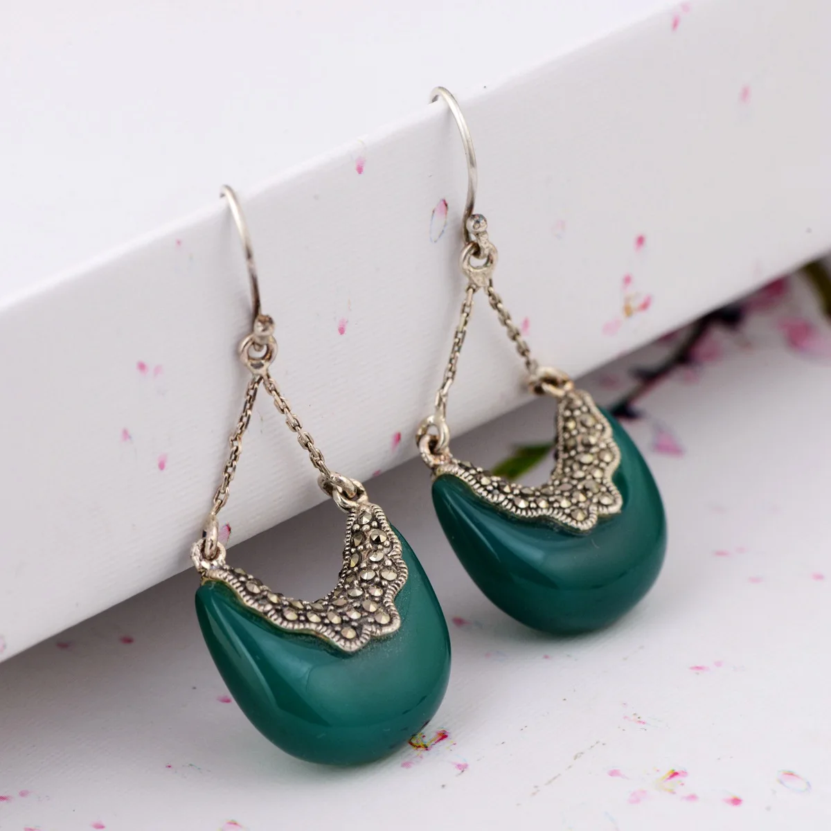 Silver Earrings Wholesale S925 Pure Silver Inlay Green Agate Earrings Antique Female Of Chalcedony Design New Products
Silver Earrings Wholesale S925 Pure Silver Inlay Green Agate Earrings Antique Female Of Chalcedony Design New Products