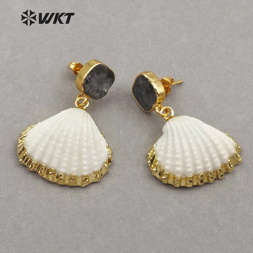 WT-E452 Wholesale Unique Black Labradorite Studs With Scallop Shell Earrings With Stone Elegant Drop Shape For Girl Jewelry
WT-E452 Wholesale Unique Black Labradorite Studs With Scallop Shell Earrings With Stone Elegant Drop Shape For Girl Jewelry