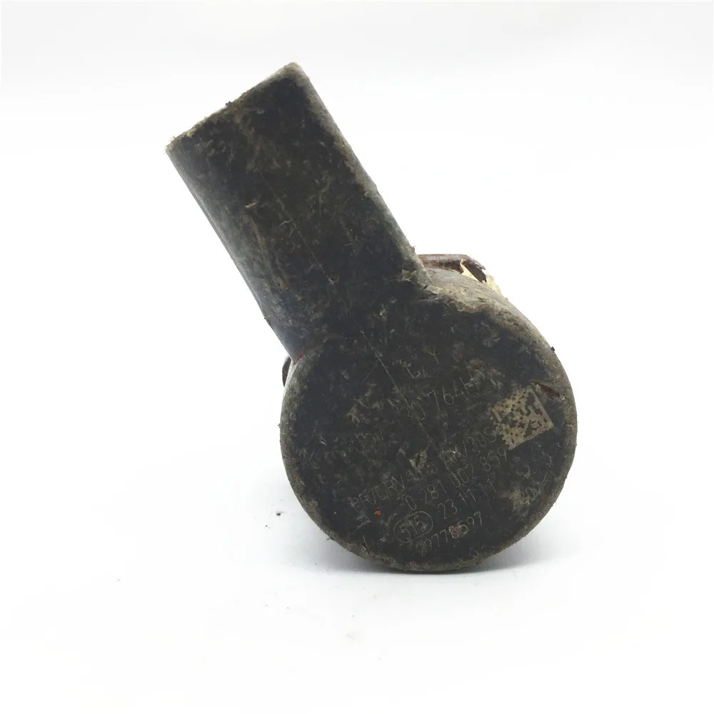 USED ORIGINAL FUEL RAIL PRESSURE RELIEF LIMITER VALVE 2.0 3.0 TDI for AUDI A3 A4 Q3 Q5 Q7 SKODA for V-W 0281002859 0 281 002 859
USED ORIGINAL FUEL RAIL PRESSURE RELIEF LIMITER VALVE 2.0 3.0 TDI for AUDI A3 A4 Q3 Q5 Q7 SKODA for V-W 0281002859 0 281 002 859