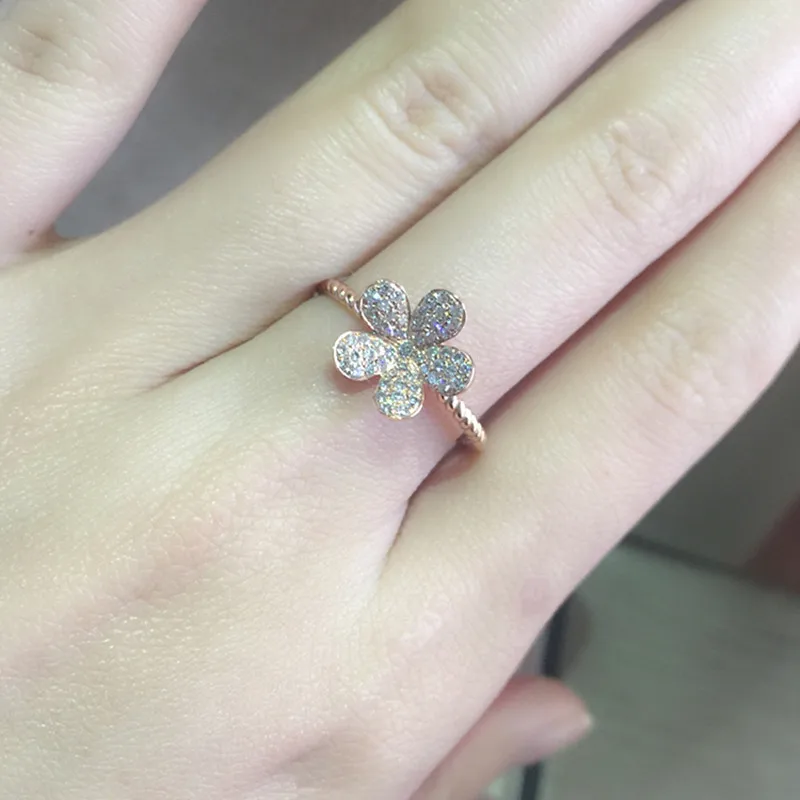 Silver Color Flower Rings for women Fashion Elegant Dazzling Daisy full of Clear CZ Wedding Jewelry Women Rings
Silver Color Flower Rings for women Fashion Elegant Dazzling Daisy full of Clear CZ Wedding Jewelry Women Rings