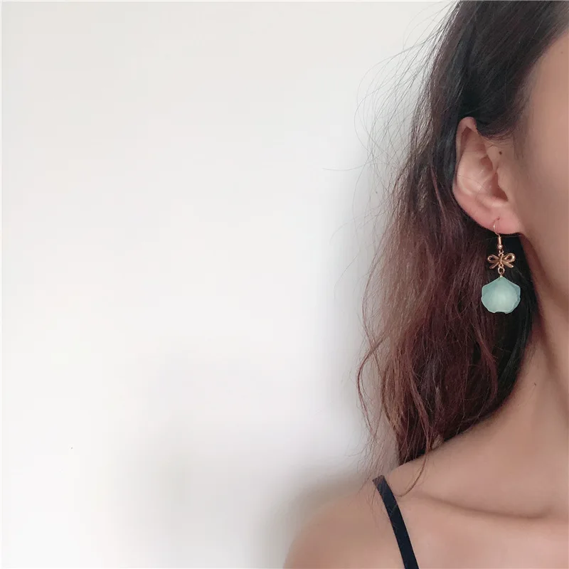 green white Floral drop Earrings for women statement earrings 2018 charm flower Earrings hanging earing summer beach jewelry
green white Floral drop Earrings for women statement earrings 2018 charm flower Earrings hanging earing summer beach jewelry