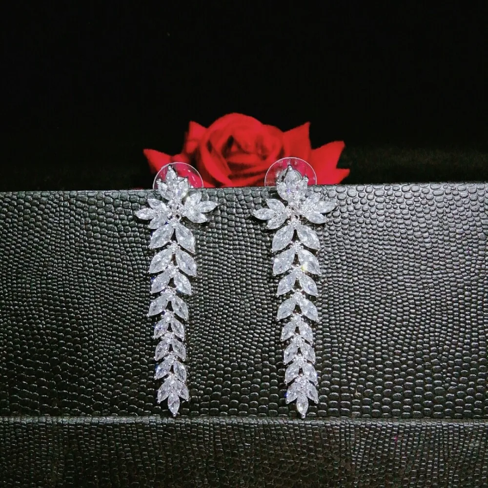 Long Leaf Drop Earrings Cubic Zirconia Crystal Setting Women Wedding Party Accessories
Long Leaf Drop Earrings Cubic Zirconia Crystal Setting Women Wedding Party Accessories