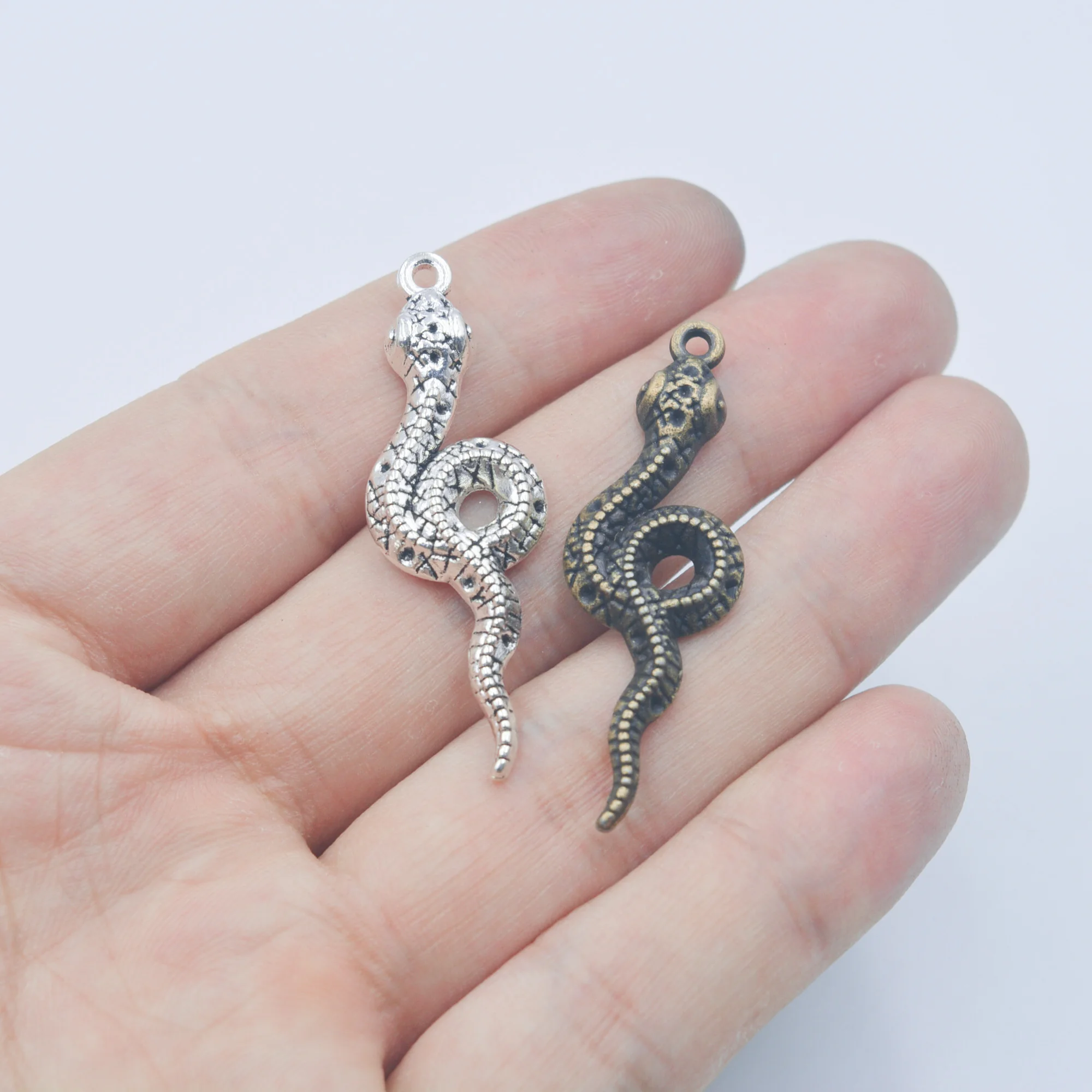 6Pcs antique Silver Plated snake charms snake Pendants for Jewelry Accessories Making
6Pcs antique Silver Plated snake charms snake Pendants for Jewelry Accessories Making