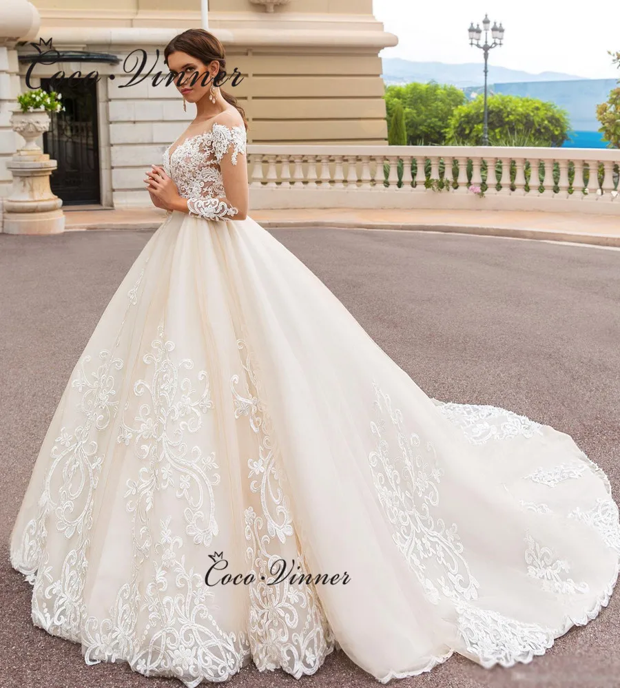 Lace Appliques Embroidery Arab Wedding Dress 2019 Sheer Neck Illusion Back Ball Gown Bride Dress Wedding Gowns China W0352
Lace Appliques Embroidery Arab Wedding Dress 2019 Sheer Neck Illusion Back Ball Gown Bride Dress Wedding Gowns China W0352