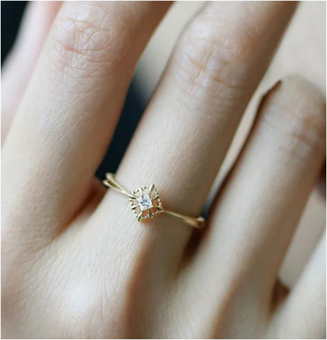2019 new golden openwork ring ladies with cubic zircon stone retro elegant minimalist engagement ring
2019 new golden openwork ring ladies with cubic zircon stone retro elegant minimalist engagement ring