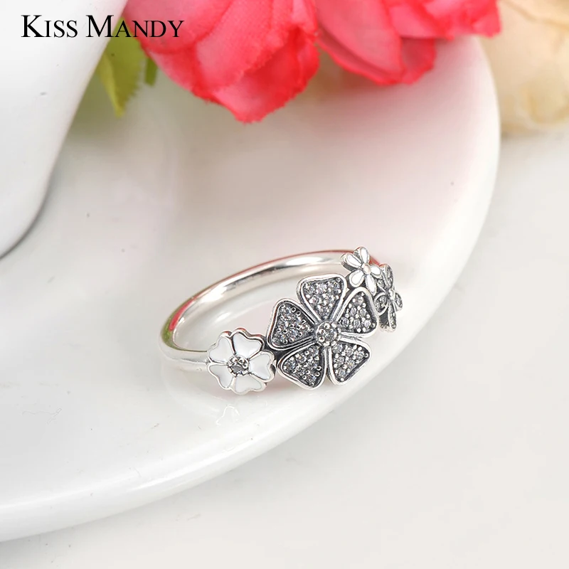 KISS MANDY Silver Flowers Brand Finger Rings Clear Zircon Dazzling Daisy Ring for Women Korean Wedding Jewelry Accessories LR02
KISS MANDY Silver Flowers Brand Finger Rings Clear Zircon Dazzling Daisy Ring for Women Korean Wedding Jewelry Accessories LR02