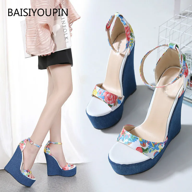 New Women Sandals Fashion PU Leather 6CM High Platform Sandals Buckle Strap Shallow 16cm High Heel Wedges Female Sandals
New Women Sandals Fashion PU Leather 6CM High Platform Sandals Buckle Strap Shallow 16cm High Heel Wedges Female Sandals